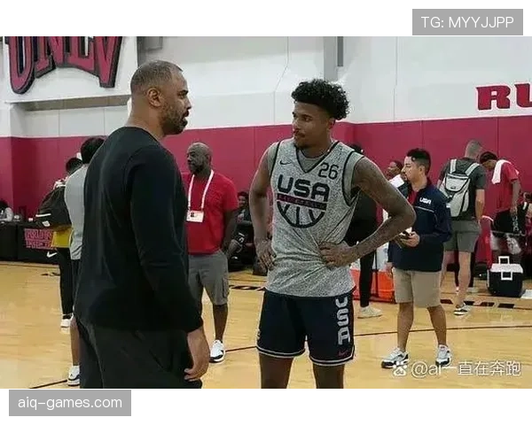 杰伦·格林无球跑动拉开空间，三分效率显著提升