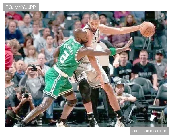 奥拉朱旺背身单打拉开内线得分差异彰显技术统治力